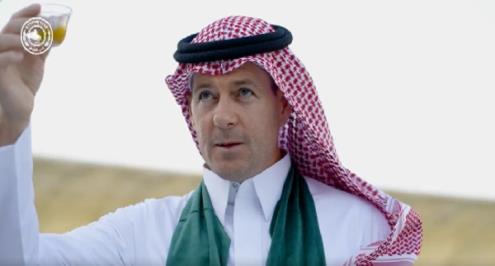 مرتديًا الزي السعودي.. جيرارد يشارك في اليوم الوطني (فيديو)
